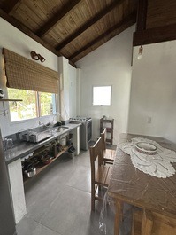 Linda casa em área residencial, 200mts da praia