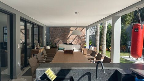 Mansión de 5 suites en la Riviera de São Lourenço, con piscina climatizada