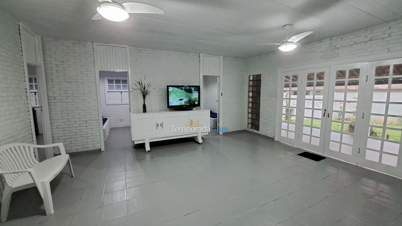 Casa para aluguel de temporada em Ubatuba (Praia Grande)
