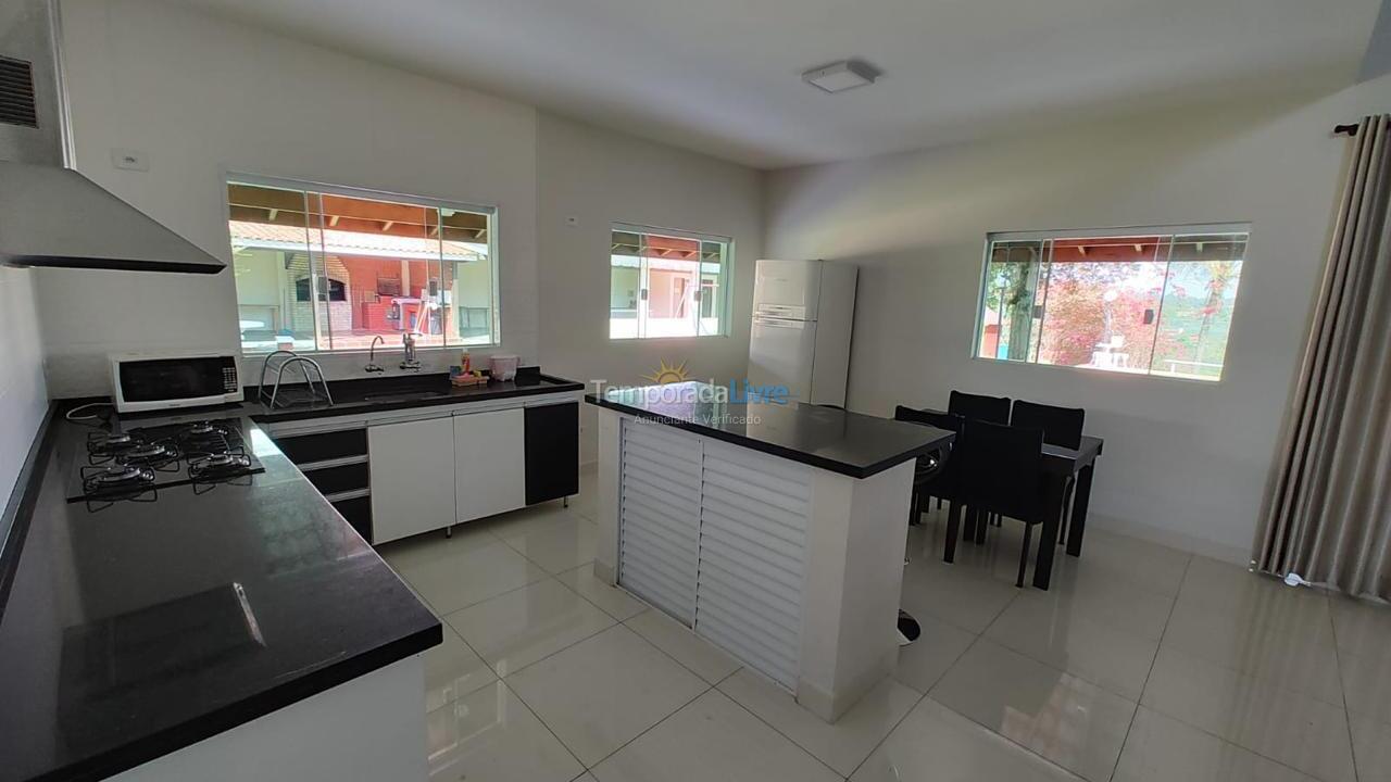 Granja para alquiler de vacaciones em Mairinque (Condomínio Porta do Sol)