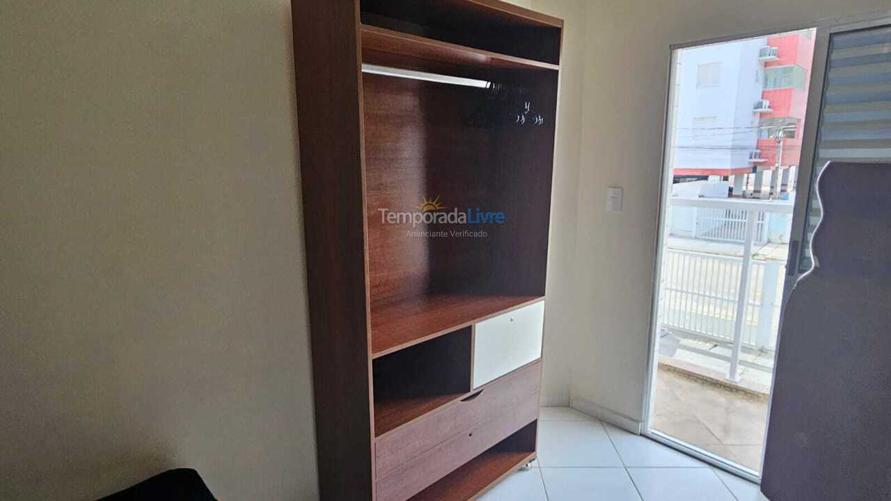Apartamento para aluguel de temporada em Ubatuba (Praia das Toninhas)