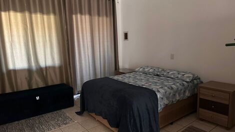 Acogedora casa para 4 personas en Zimbros - Bombinhas