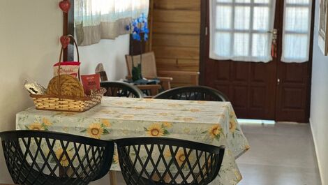 Acogedora casa para 4 personas en Zimbros - Bombinhas