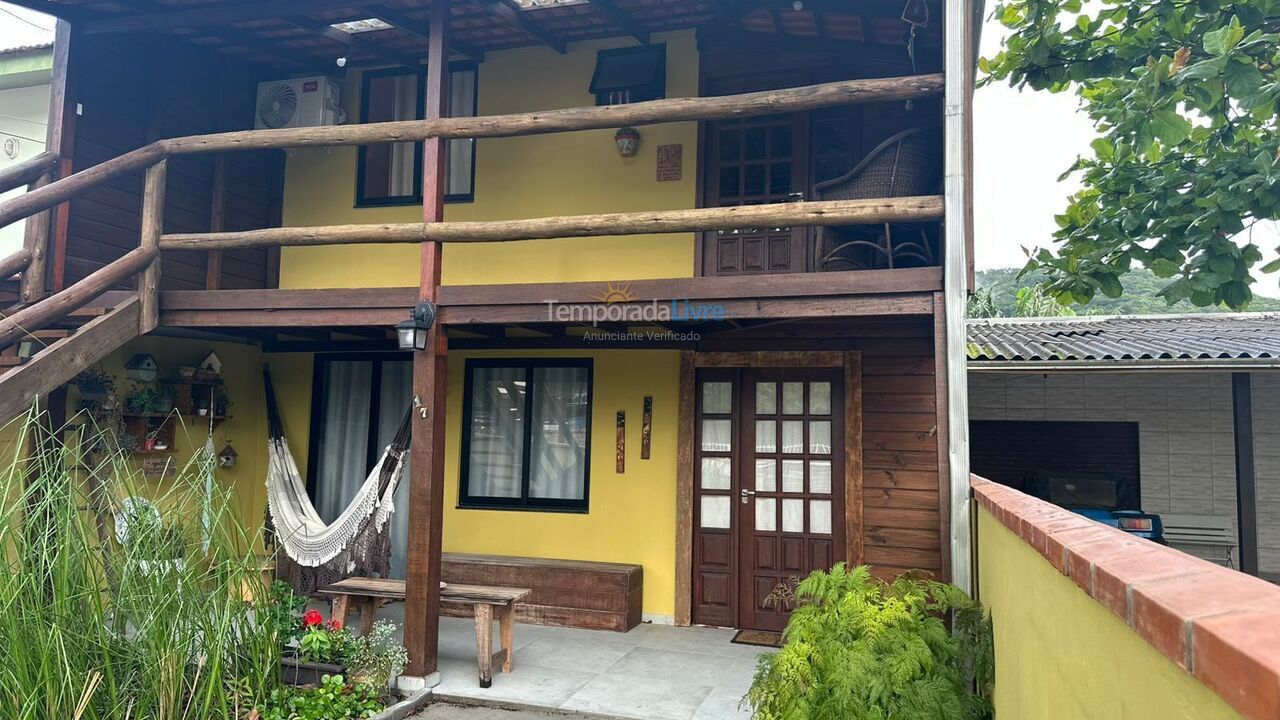 Casa para alquiler de vacaciones em Bombinhas (Praia de Zimbros)