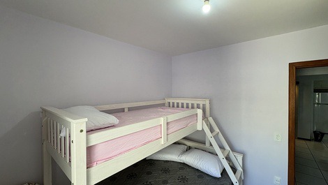 Ref 204M Ótimo lugar:Quadra mar e garagem ampla