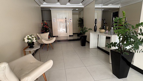 Ref 204M Ótimo lugar:Quadra mar e garagem ampla