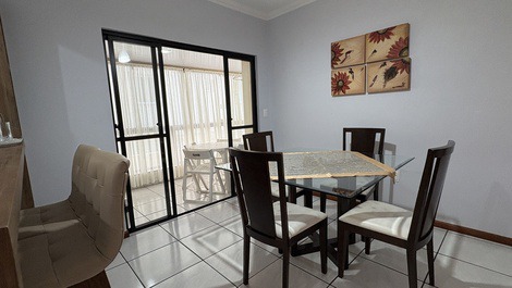 Ref 204M Ótimo lugar:Quadra mar e garagem ampla