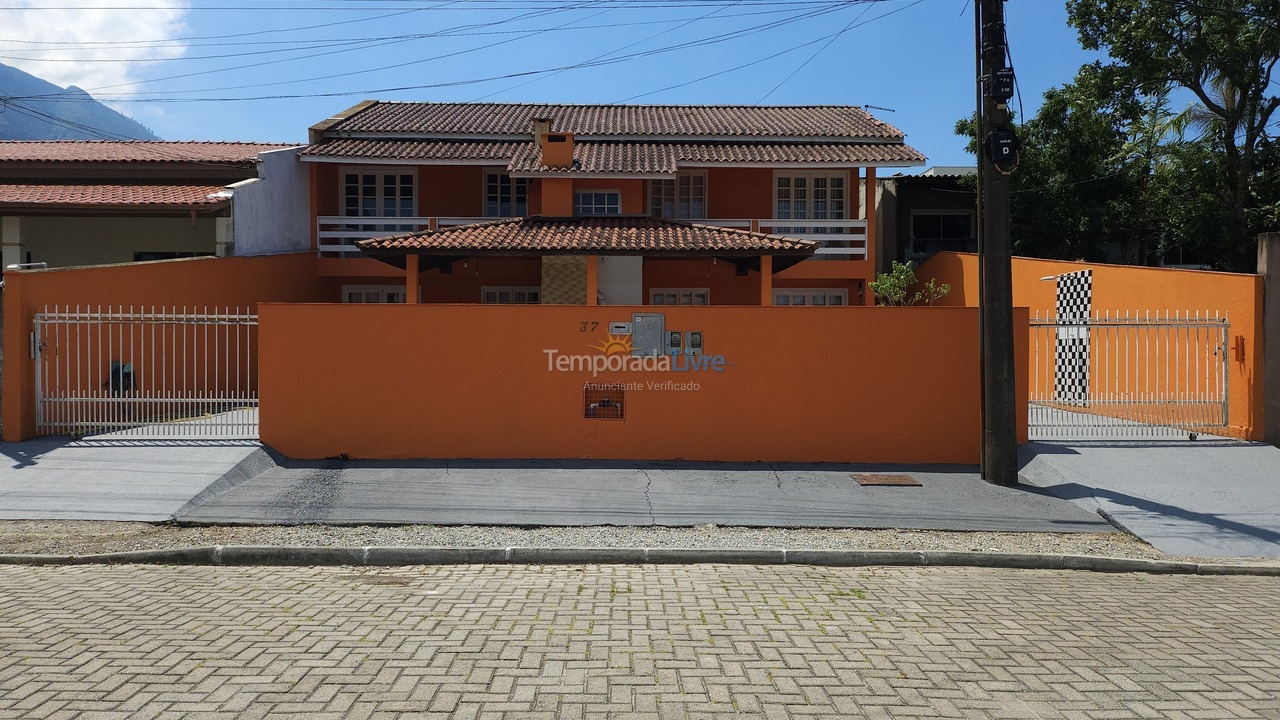 Apartamento para alquiler de vacaciones em Palhoça (Praia de Fora)