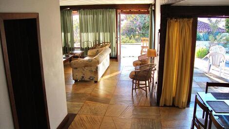 Estar, porta entrada ao fundo