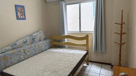 Bood fit. 2 bedrooms, one suite with air conditioning.