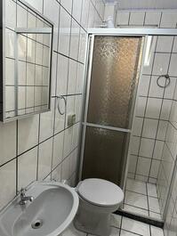 Bood fit. 2 bedrooms, one suite with air conditioning.