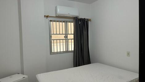 Apt. Meia Praia 03 air conditioning nearby, Great offer, restaurants. Pharmacies.