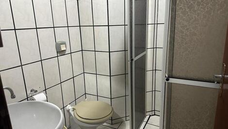 Apt. Meia Praia 03 air conditioning nearby, Great offer, restaurants. Pharmacies.