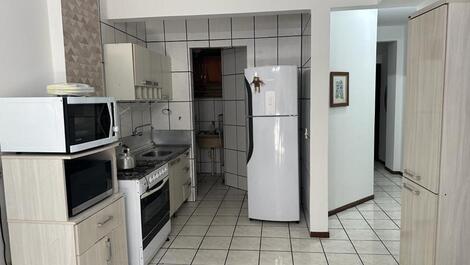 Apt. Meia Praia 03 air conditioning nearby, Great offer, restaurants. Pharmacies.