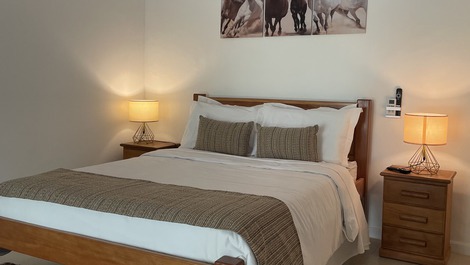 Sítio para temporada com Piscina, Churrasqueira, Sauna e 8 suítes