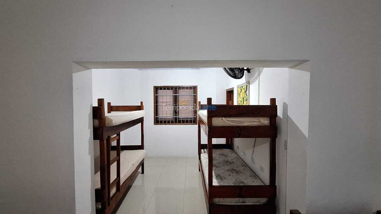 Casa para aluguel de temporada em Ubatuba (Maranduba)