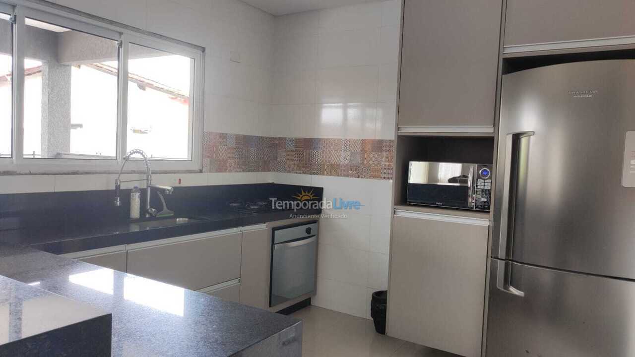 Casa para aluguel de temporada em Bertioga (Praia de Guaratuba)