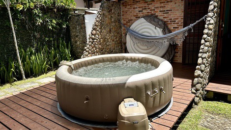 Piscina infantil / spa aquecido para até 5 pessoas 1098 litros 