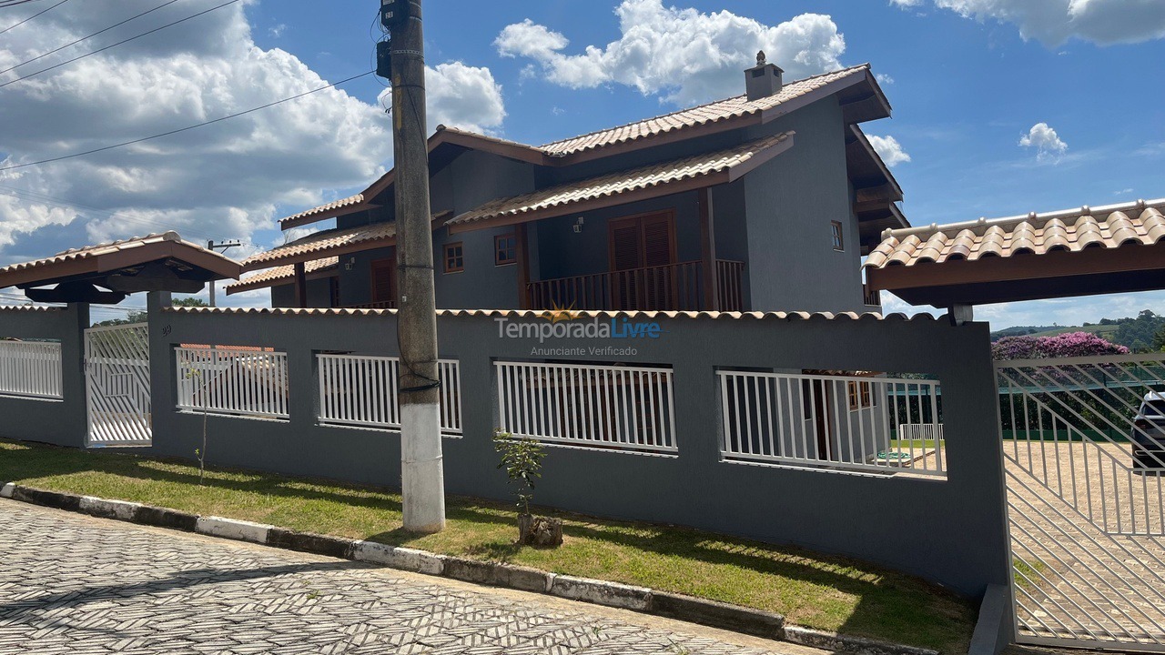 Casa para alquiler de vacaciones em Piracaia (Condomínio Santa Rita)