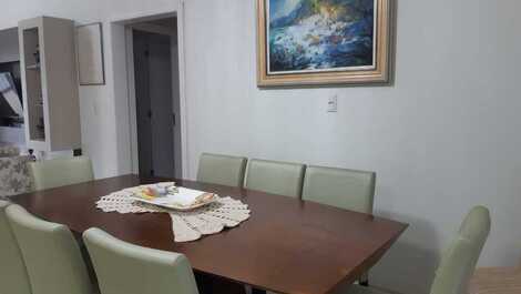 Linda Casa com Piscina em Zimbros