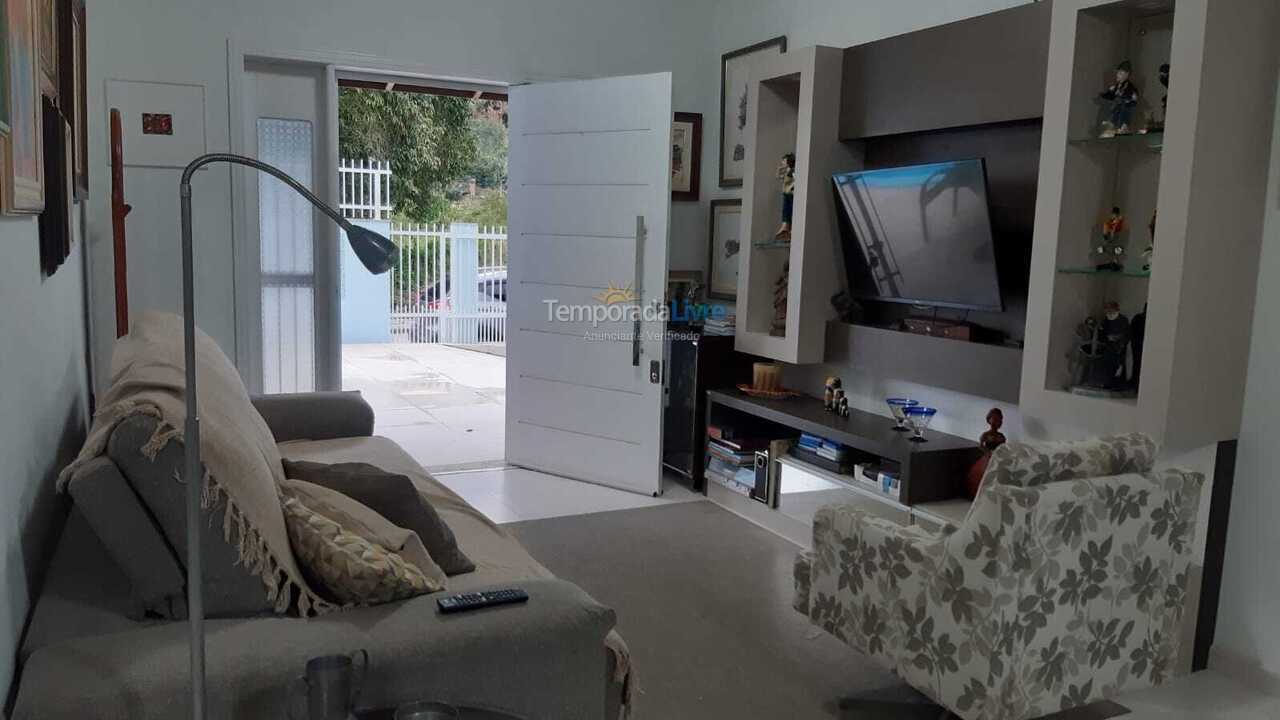 Casa para aluguel de temporada em Bombinhas (Praia de Zimbros)