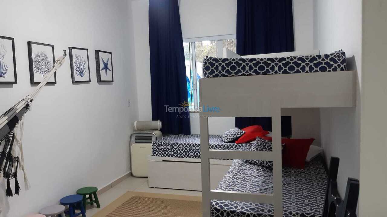 Casa para aluguel de temporada em Bombinhas (Praia de Zimbros)