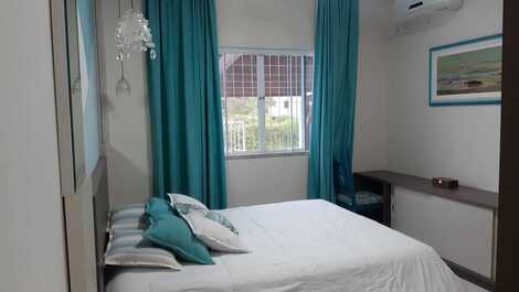 Linda Casa com Piscina em Zimbros