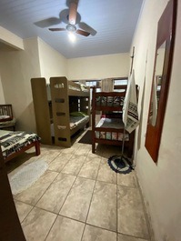 Casa 700 m Praia VMirim