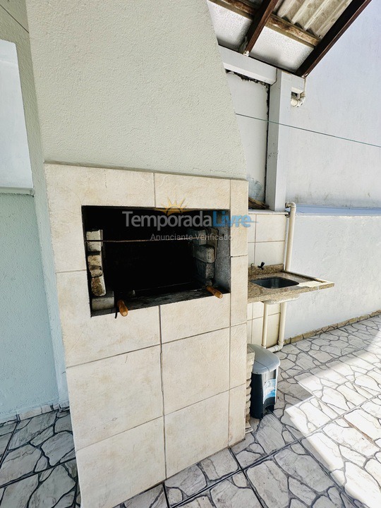 Casa para aluguel de temporada em Bombinhas (Praia de Bombas)