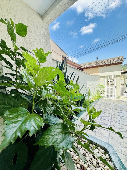 Casa para aluguel de temporada em Bombinhas (Praia de Bombas)
