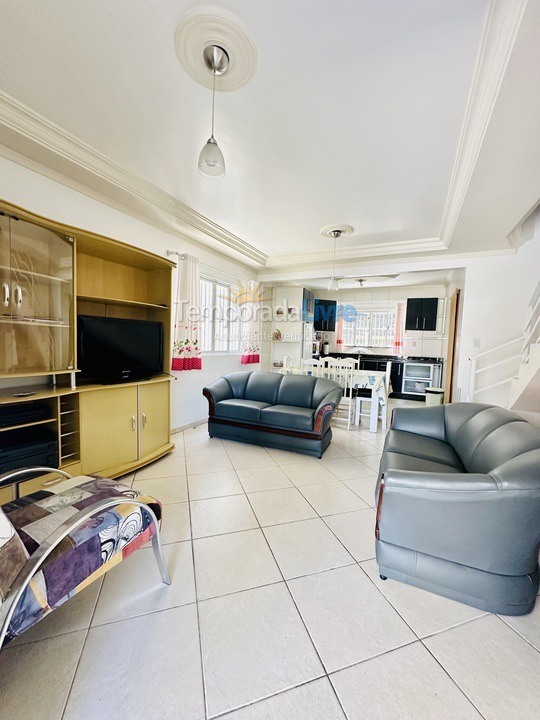 Casa para aluguel de temporada em Bombinhas (Praia de Bombas)