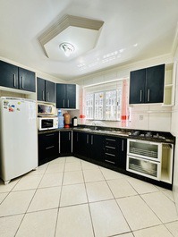 Lindo Sobrado espaçoso com 3 dormitórios!