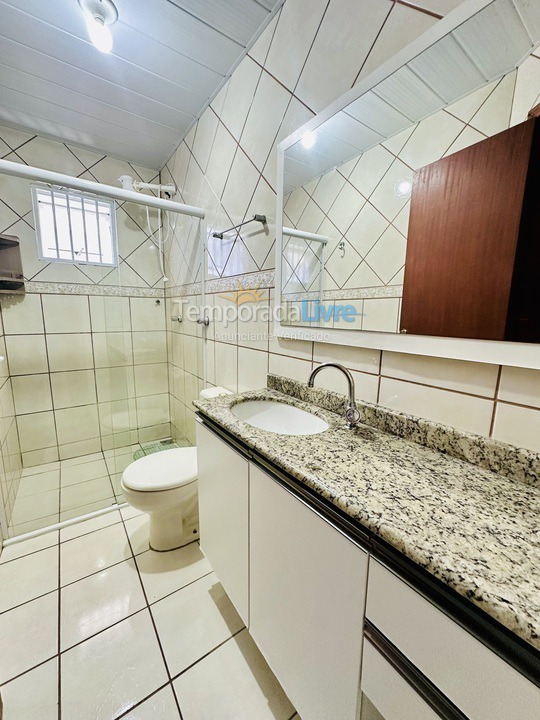 Casa para aluguel de temporada em Bombinhas (Praia de Bombas)