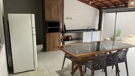 Casa confortável com piscina, não alugamos pra jovens.