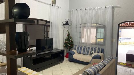 Casa confortável com piscina, não alugamos pra jovens.