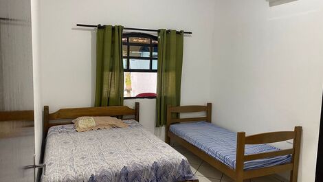 Casa confortável com piscina, não alugamos pra jovens.