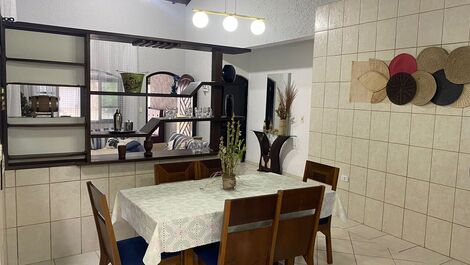 Casa confortável com piscina, não alugamos pra jovens.