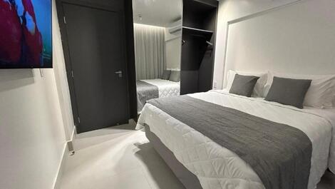 Apartamento, tv, cama de casal, armário, split