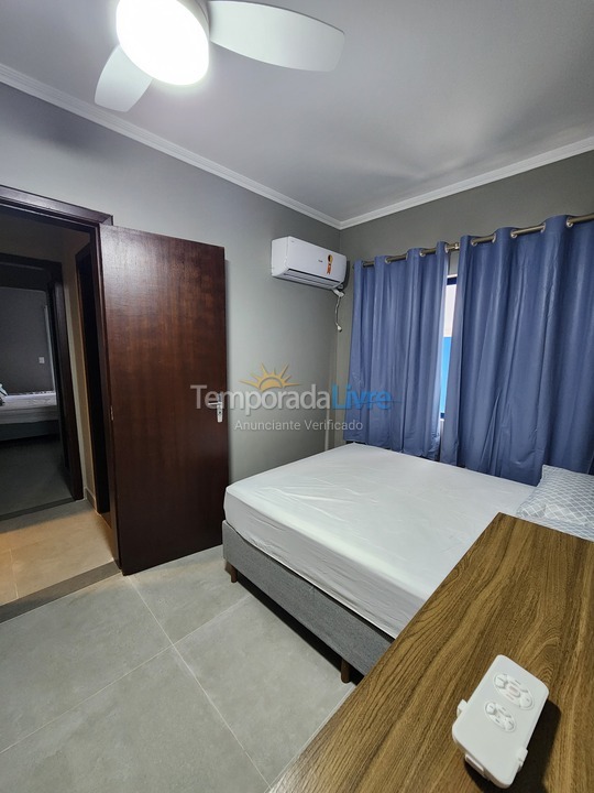 Apartamento para aluguel de temporada em Itapema (Meia Praia)