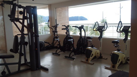 AP-133 GUILHERMINA - FRENTE MAR COM LAZER - WHATS 11 98642 0069