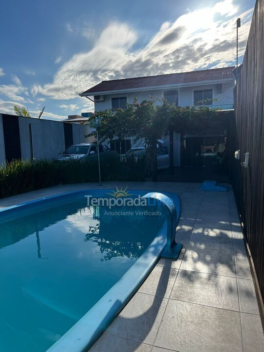 House for vacation rental in Palhoça (Praia do Sonho)