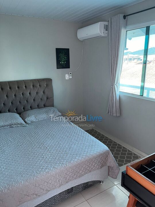 House for vacation rental in Palhoça (Praia do Sonho)