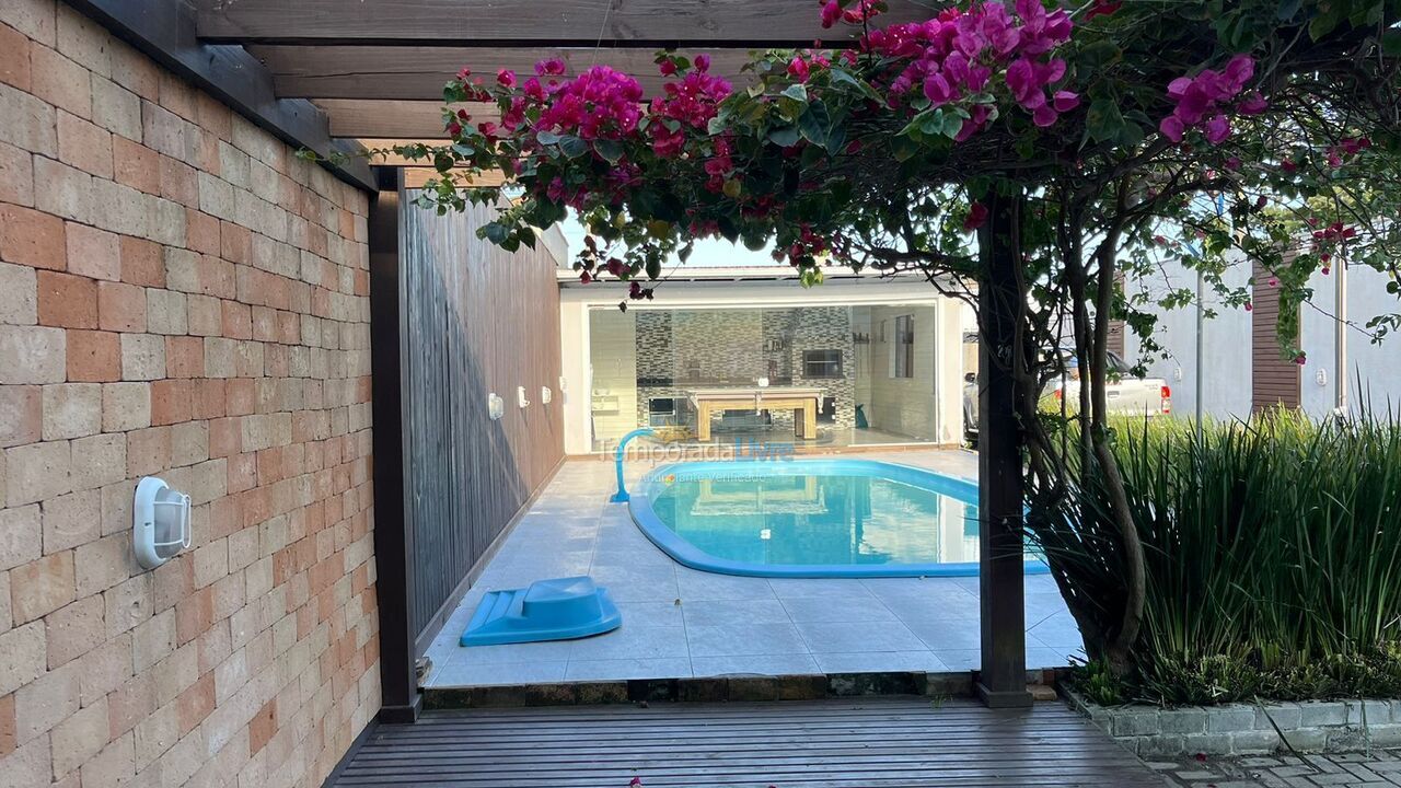 House for vacation rental in Palhoça (Praia do Sonho)