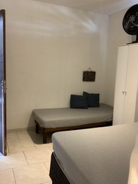 Terraza de casa de playa con mesa de billar con vista al mar - Itapoá SC