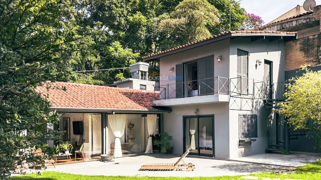 Casa para aluguel de temporada em Carapicuíba (Granja Viana)
