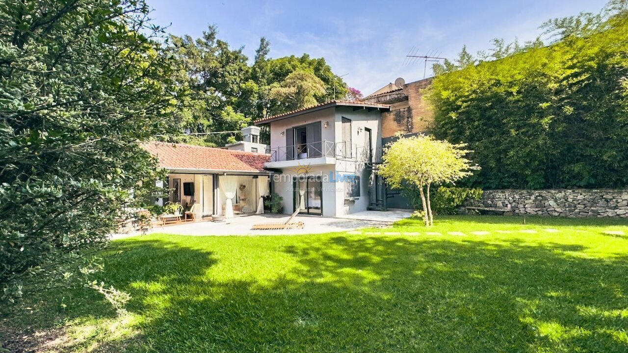 Casa para aluguel de temporada em Carapicuíba (Granja Viana)