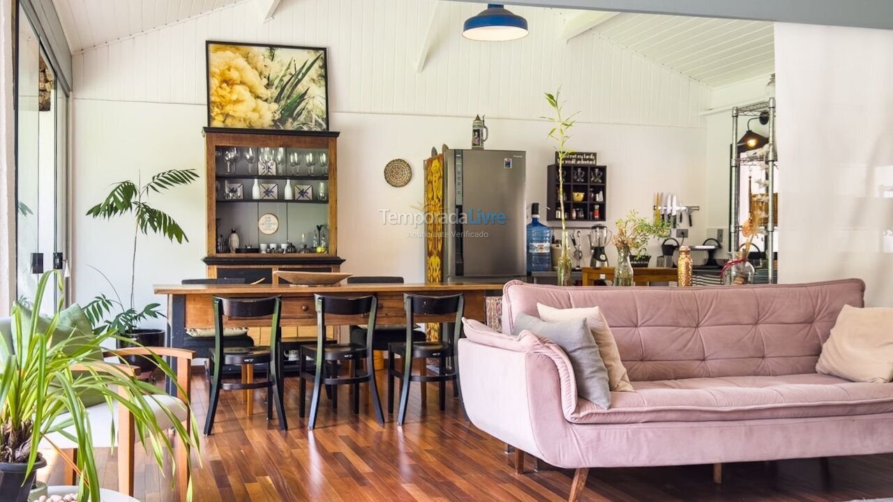 Casa para aluguel de temporada em Carapicuíba (Granja Viana)