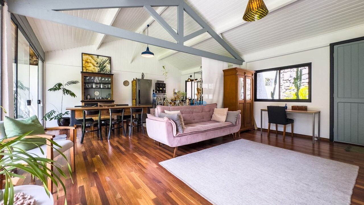 Casa para aluguel de temporada em Carapicuíba (Granja Viana)