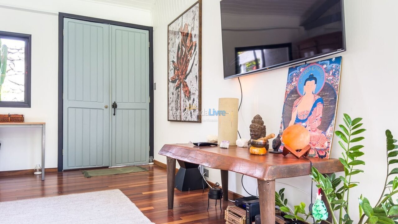 Casa para aluguel de temporada em Carapicuíba (Granja Viana)