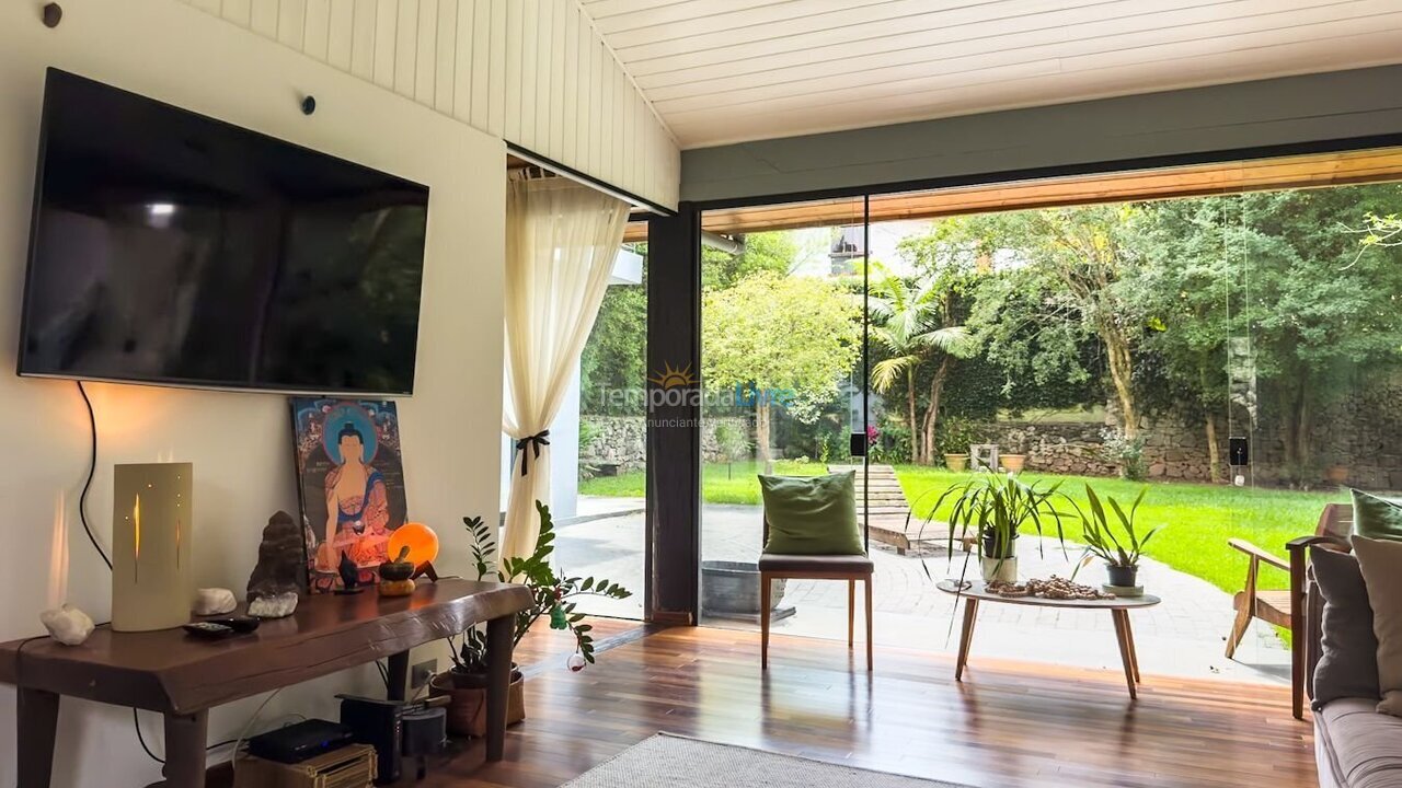 Casa para aluguel de temporada em Carapicuíba (Granja Viana)